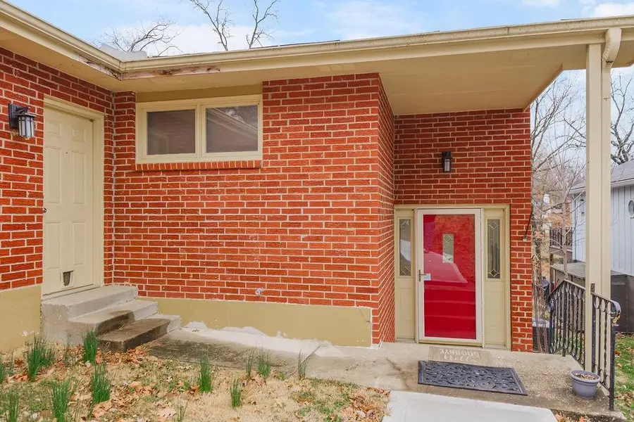 419 NW North Shore Drive, Lake Waukomis, MO 64151 - #2