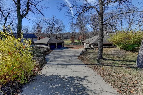 8044 Rock Creek Drive, Ozawkie, KS 66070