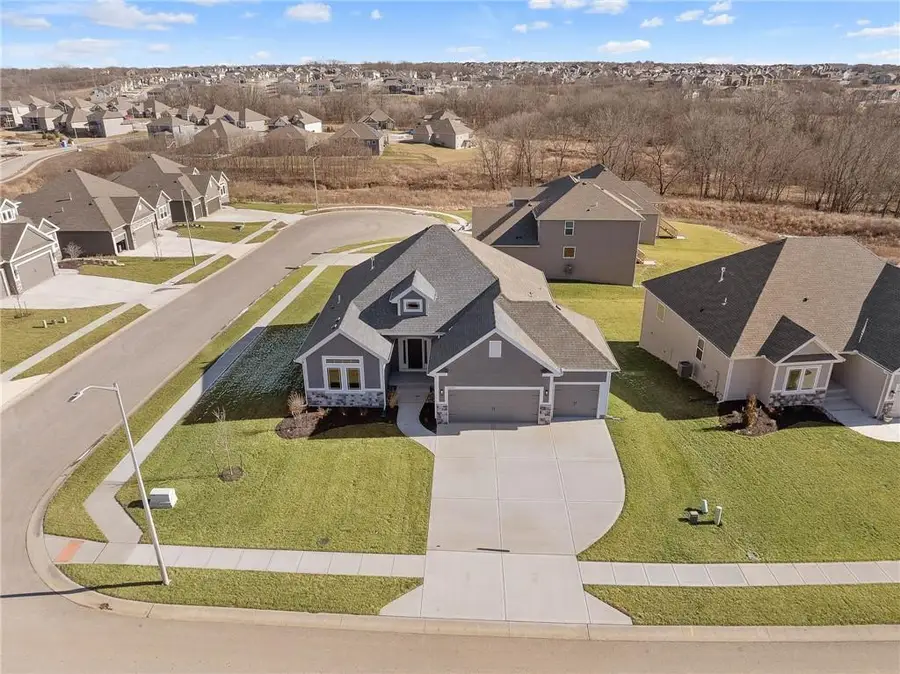 10205 N Winchester Avenue, Kansas City, MO 64156 - Image #2