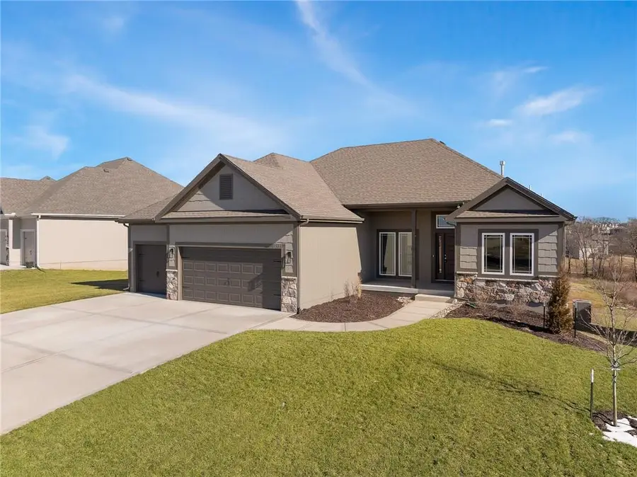 10139 N Winchester Avenue, Kansas City, MO 64156 - #2