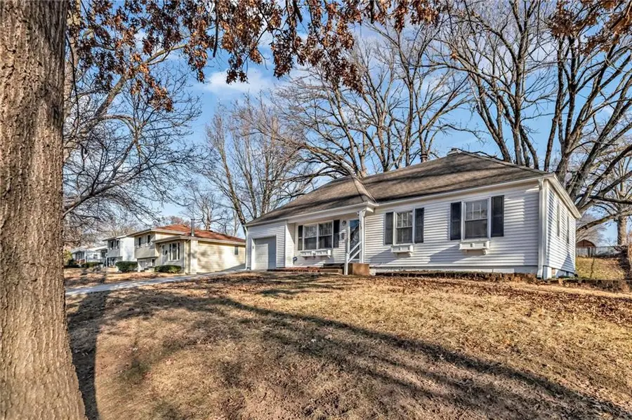 6215 N Garfield Street, Gladstone, MO 64118 - Image #2