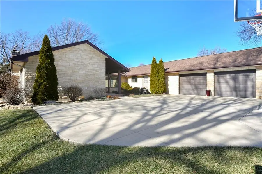1800 Pine Ridge Drive, Leavenworth, KS 66048 - Image #2