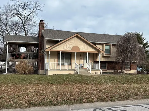 1118 NE Deerbrook Terrace, Lee's Summit, MO 64086