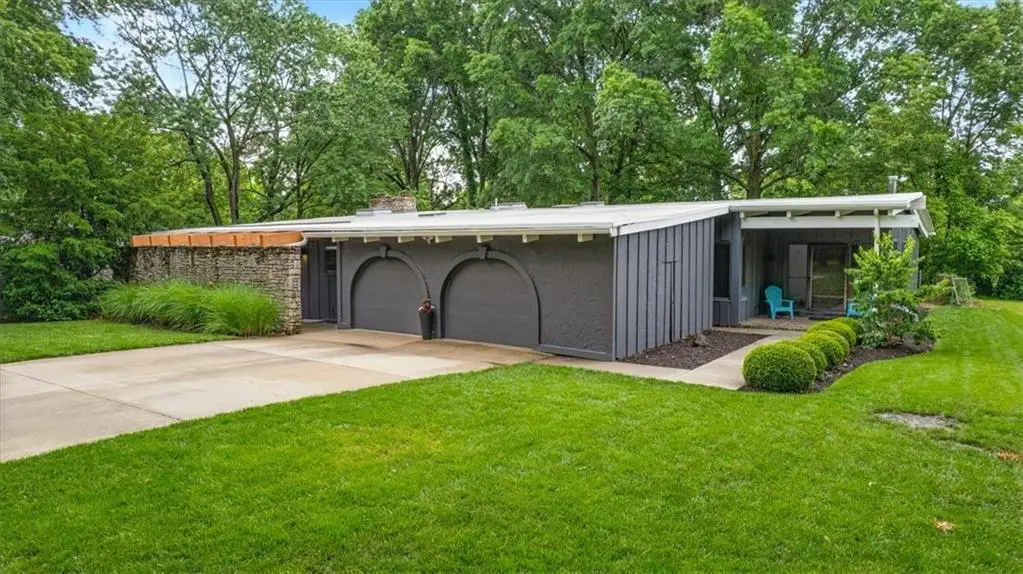 12618 Oakmont Drive, Kansas City, MO 64145 - #1