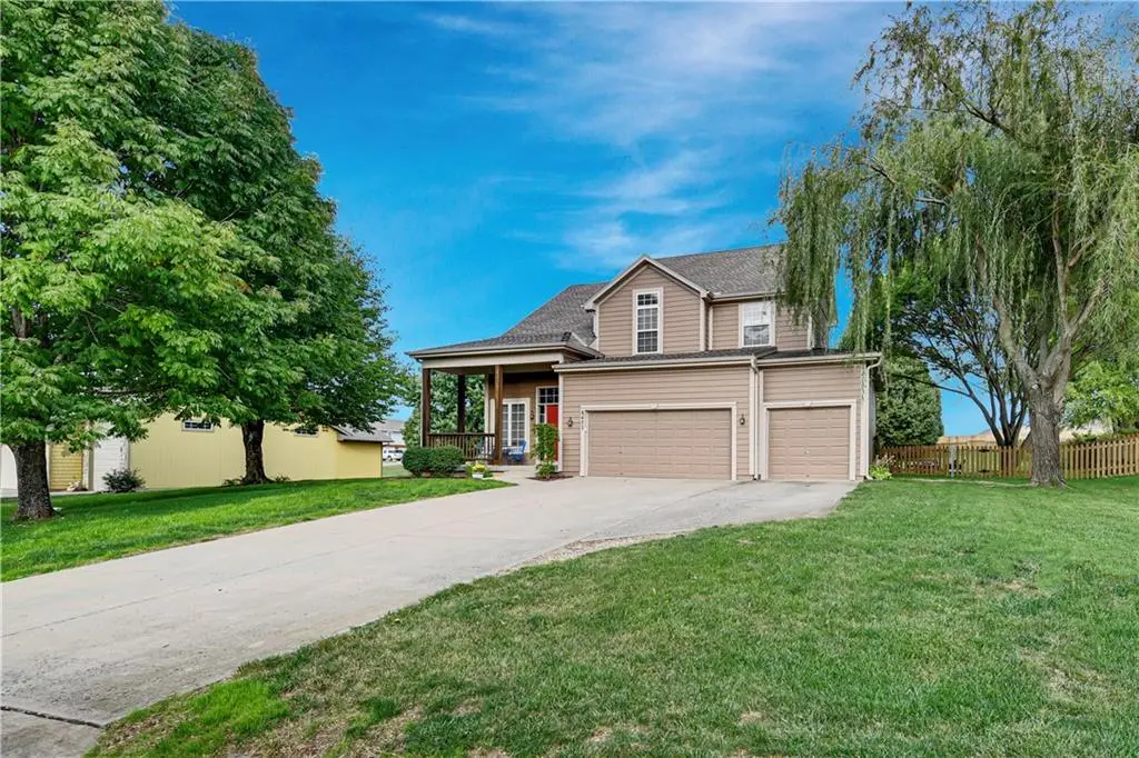 8477 Timber Trails Drive, De Soto, KS 66018 - #1