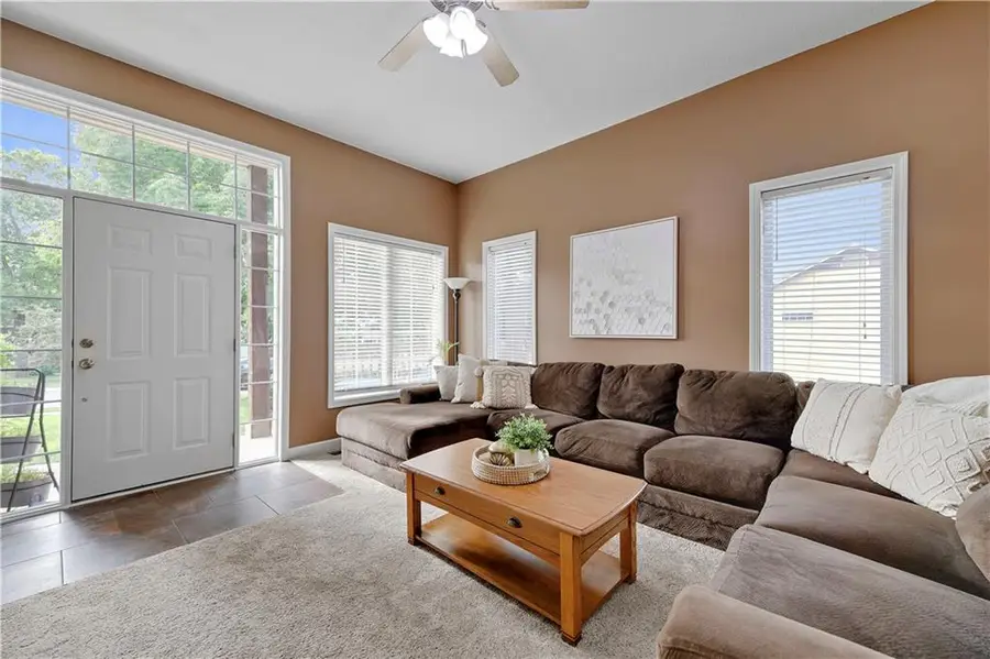 8477 Timber Trails Drive, De Soto, KS 66018 - #3