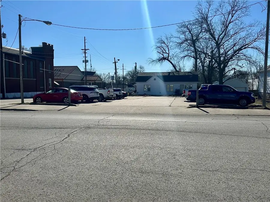 118 S Lynn Street, Nevada, MO 64772 - Image #2