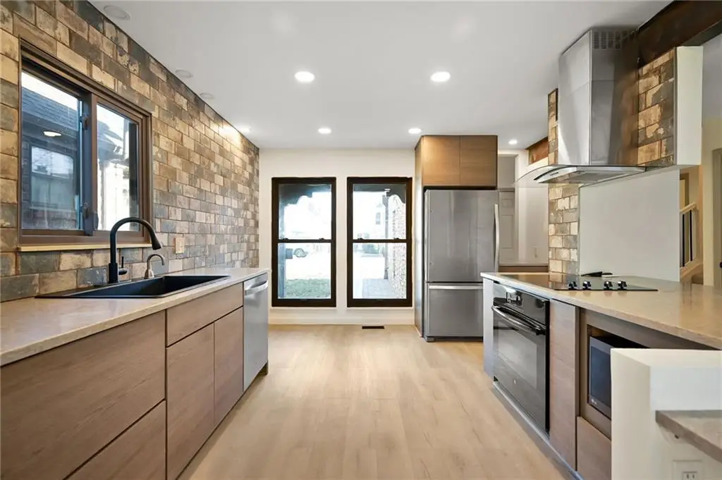 10208 Robinson Street, Overland Park, KS 66212 - Image #1