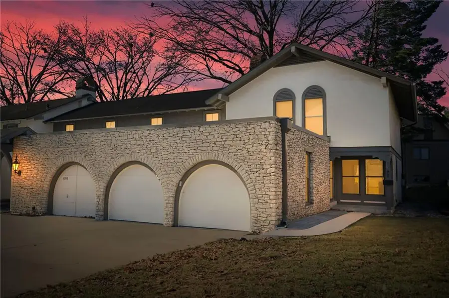 10208 Robinson Street, Overland Park, KS 66212 - Image #2