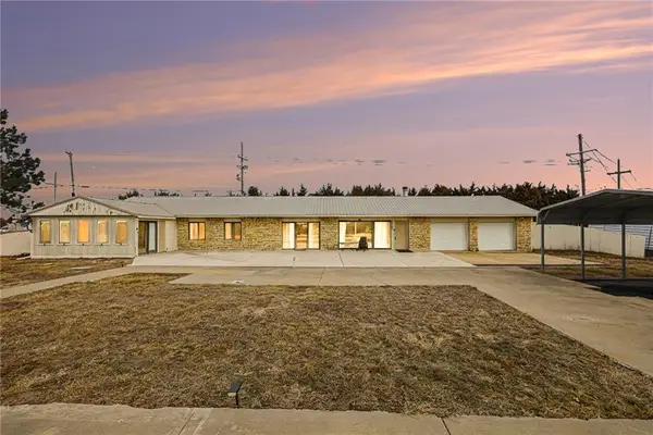 12100 Hedge Lane Terrace, Olathe, KS 66061