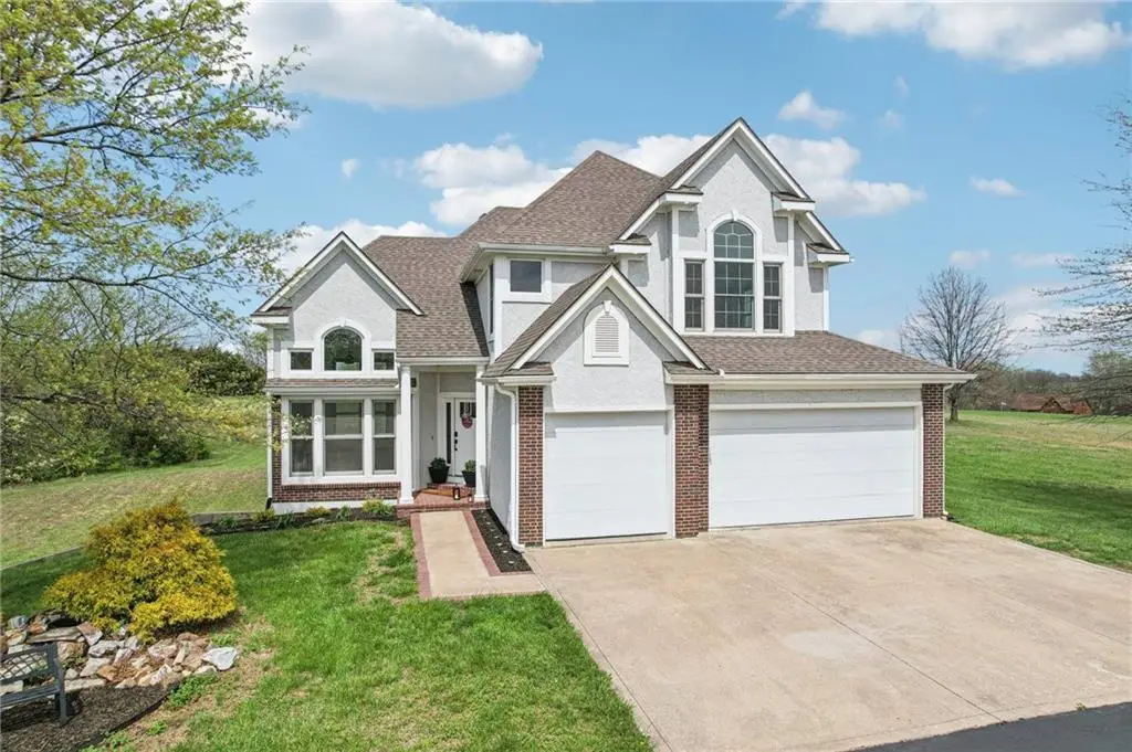 16374 Lake Point Drive, Bonner Springs, KS 66012 - #1