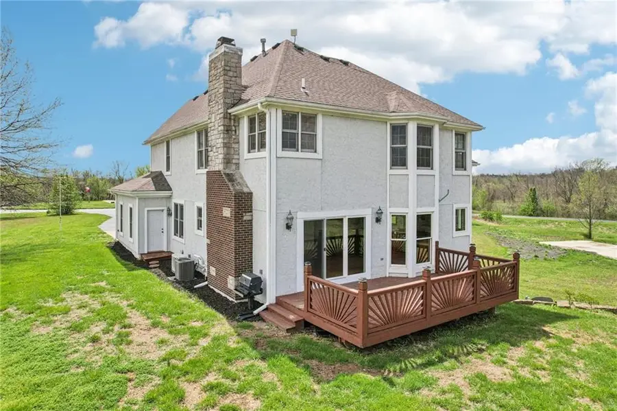 16374 Lake Point Drive, Bonner Springs, KS 66012 - #3