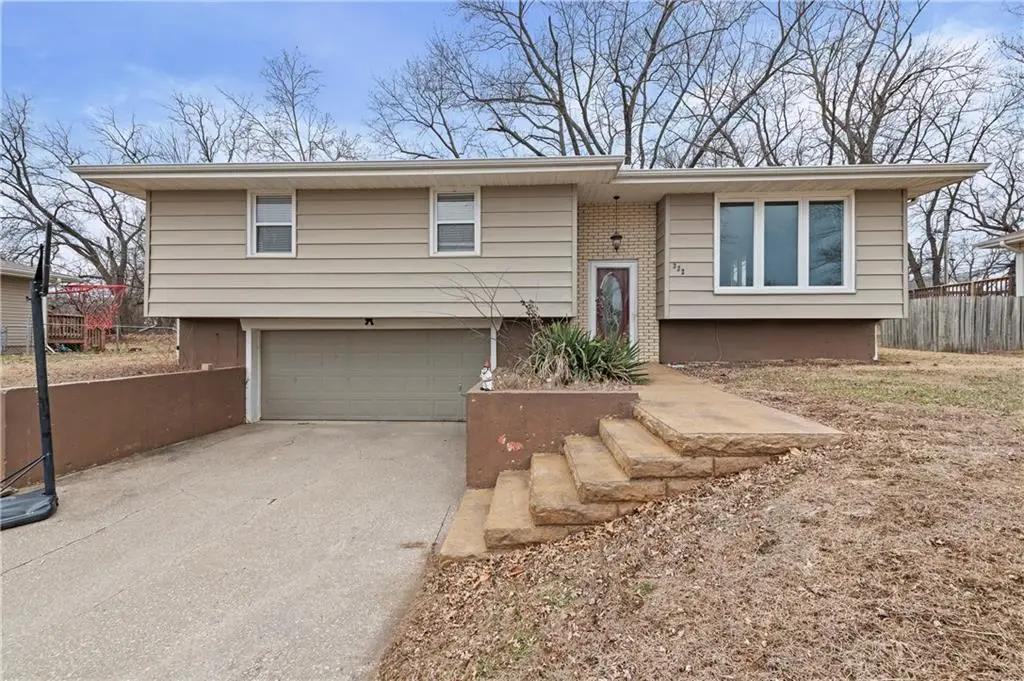 332 Matthews Lane, Gower, MO 64454 - Image #1