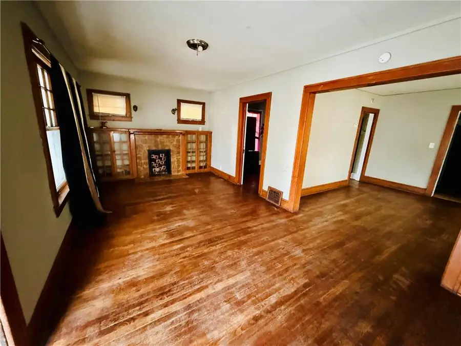 1508 E 49th Terrace, Kansas City, MO 64110 - Image #2