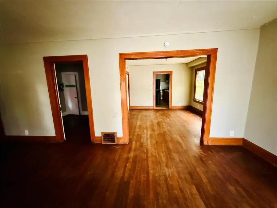 1508 E 49th Terrace, Kansas City, MO 64110 - Image #3