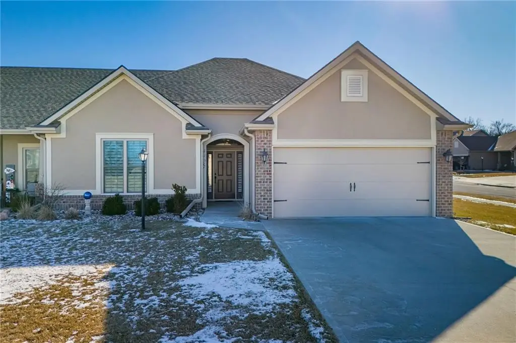 4905 Stonebridge Drive W, Saint Joseph, MO 64505 - Image #1