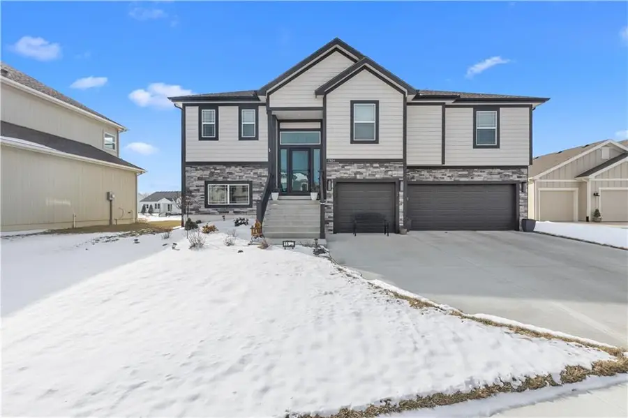 1504 N 162nd Circle, Basehor, KS 66007 - Image #2