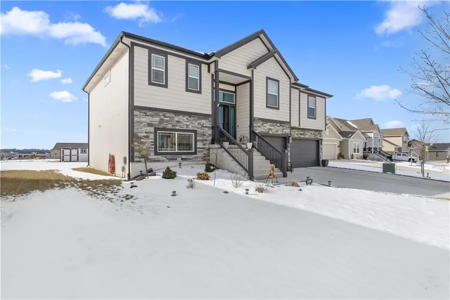 1504 N 162nd Circle, Basehor, KS 66007 - Image #3