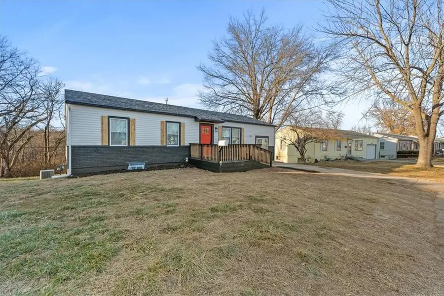 1602 S Queen Ridge Way, Independence, MO 64050 - Image #2