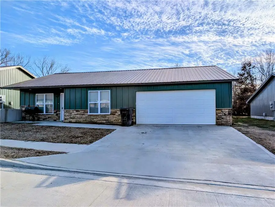 609,611,613 W Bridge Street, Knob Noster, MO 65336 - Image #2