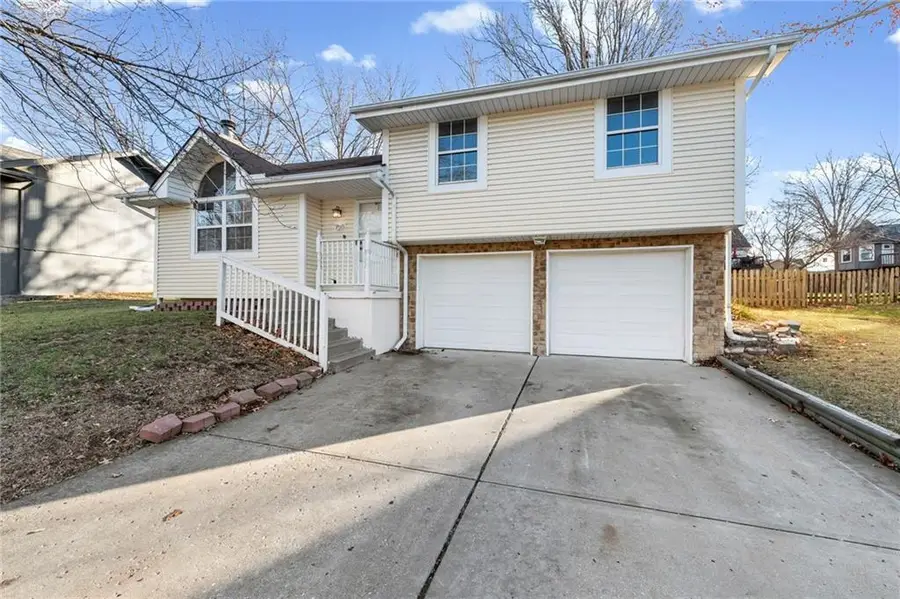 725 NE Lyon Drive, Lees Summit, MO 64086 - Image #2