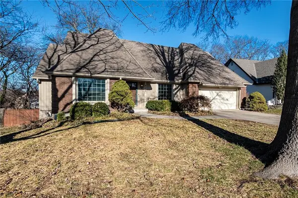 8280 W 117th Street, Overland Park, KS 66210