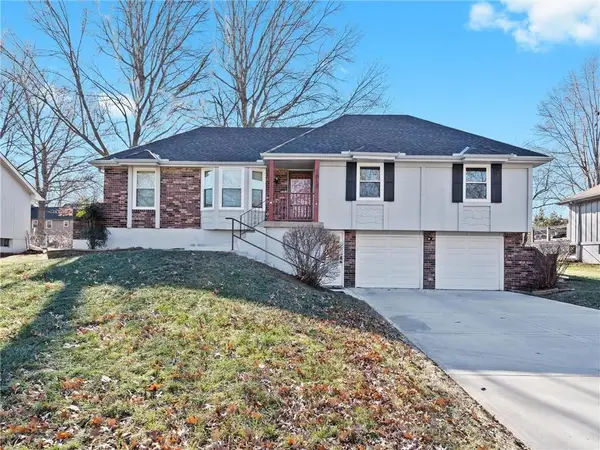 1015 SE 3rd Terrace, Lee's Summit, MO 64063