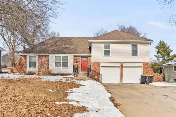 818 W 122nd Terrace, Kansas City, MO 64145