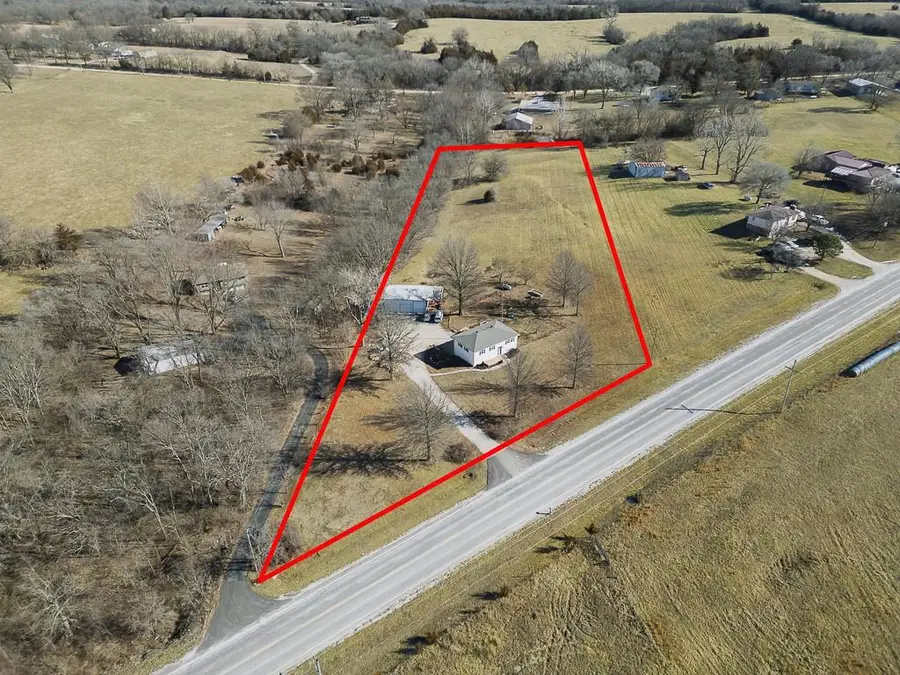 20940 Mclouth Road, Tonganoxie, KS 66086 - Image #3