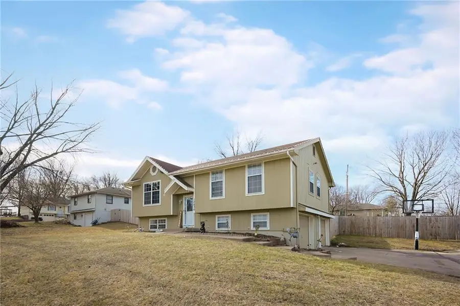 10636 N Oak Trafficway, Kansas City, MO 64155 - Image #3