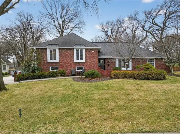 9116 Fontana Street, Prairie Village, KS 66207