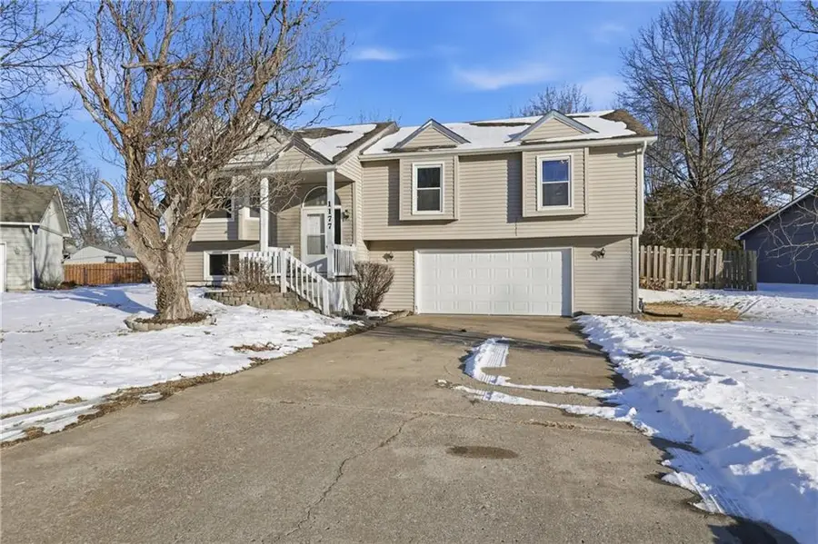 1177 Greenwood Park Street, Tonganoxie, KS 66086 - Image #2