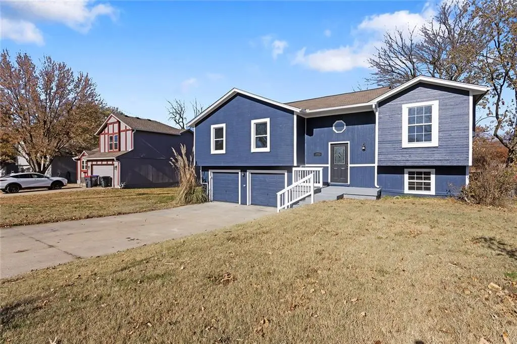 15528 Crestwood Drive, Basehor, KS 66007 - Image #1