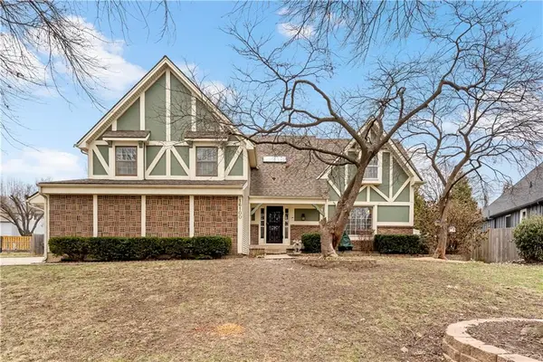 16100 W Chalet Drive, Olathe, KS 66062