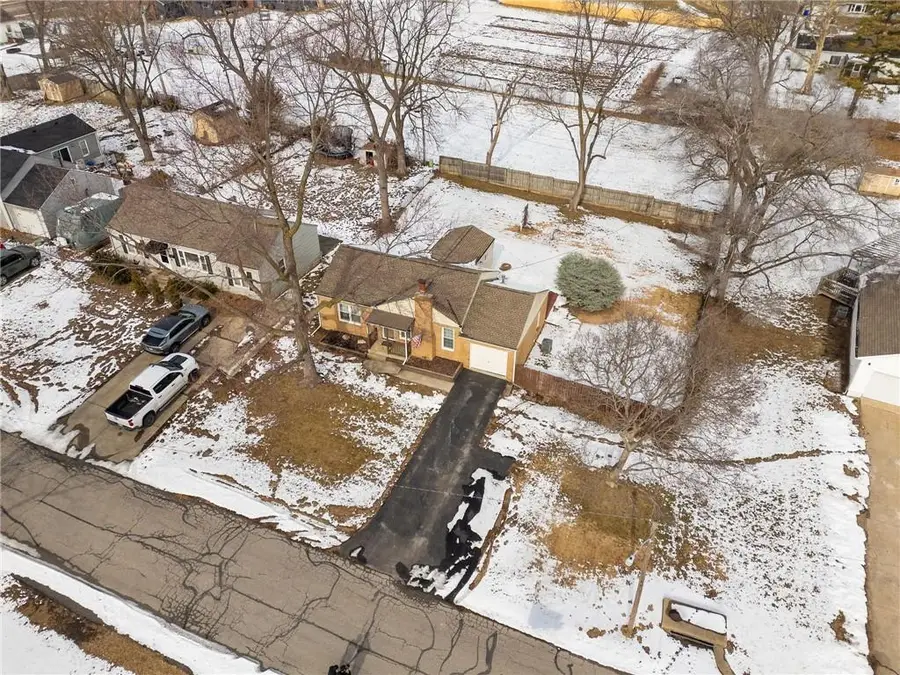 11000 W 56th Terrace, Shawnee, KS 66203 - #2