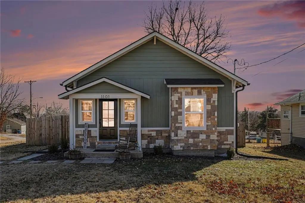 1101 Pacific Avenue, Osawatomie, KS 66064 - #1