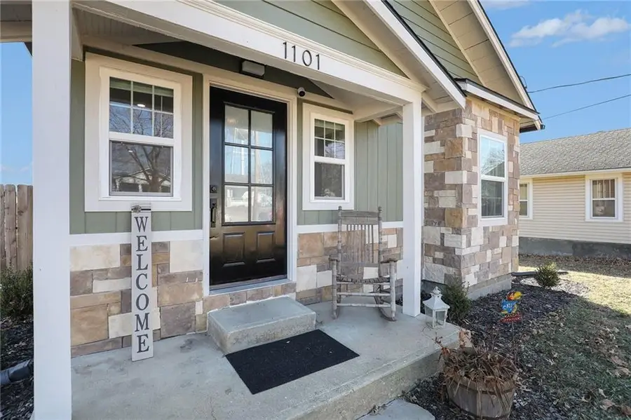 1101 Pacific Avenue, Osawatomie, KS 66064 - #2