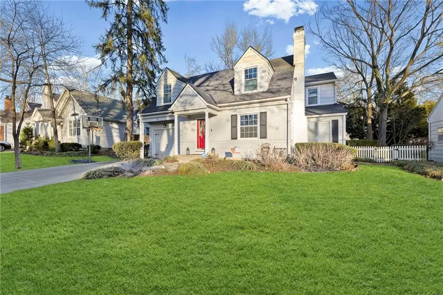 5523 Chadwick Road, Fairway, KS 66205 - Image #2