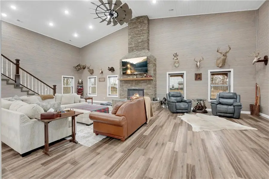 26192 Georgetown Avenue, Warsaw, MO 65355 - #2