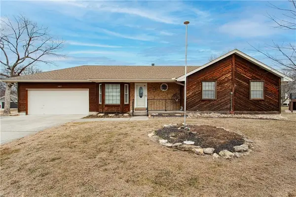 3403 NW Shannon Court, Blue Springs, MO 64015