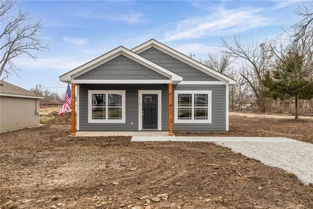 216 W 4th Street, Pomona, KS 66076 - #1
