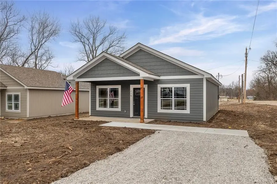 216 W 4th Street, Pomona, KS 66076 - #2