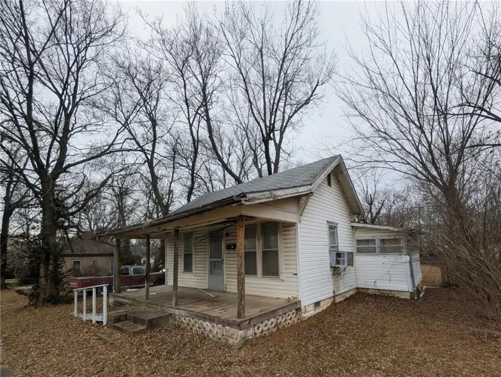 210 N 4th Street, Iola, KS 66749 - Image #1