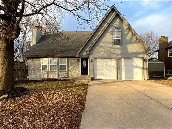 1400 Cottonwood Drive, Greenwood, MO 64034