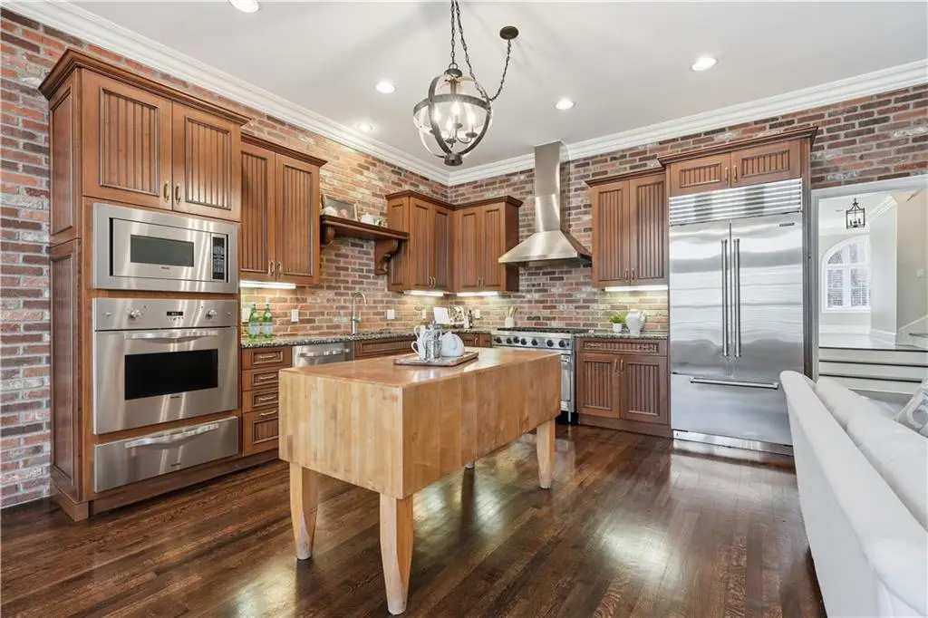 212 W 50th Street, Kansas City, MO 64112 - Image #1