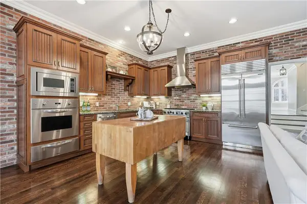 212 W 50th Street, Kansas City, MO 64112