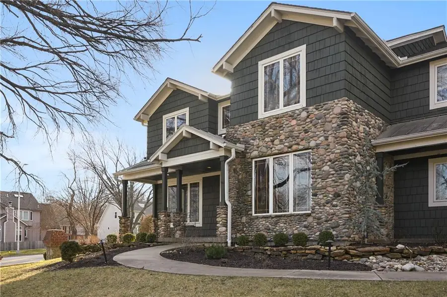 3901 W 125th Terrace, Leawood, KS 66209 - #2