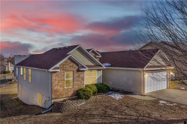 1219 S Countryview Lane, Warrensburg, MO 64093