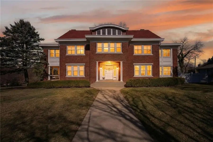 234 W 53rd Terrace, Kansas City, MO 64112 - #2