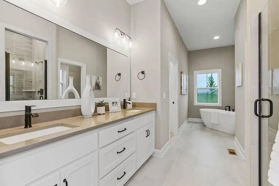 16980 S Bradley Drive, Olathe, KS 66062 - Image #2